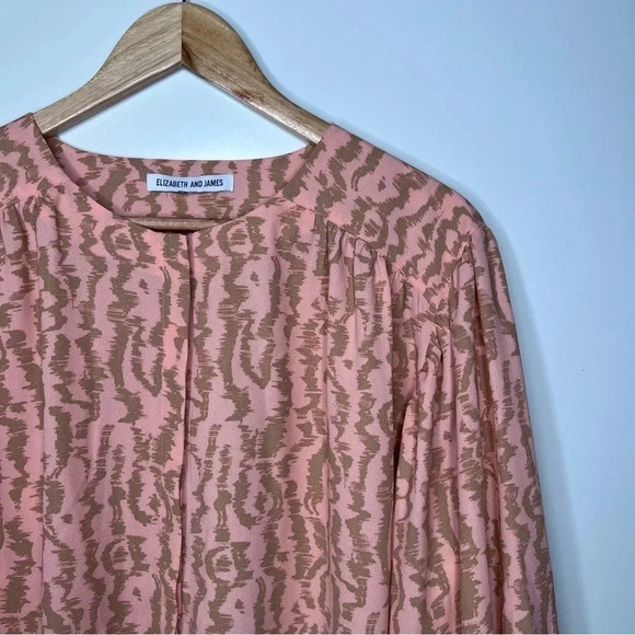 Elizabeth and James Animal Print Blouse Size Medium - Picture 3 of 9